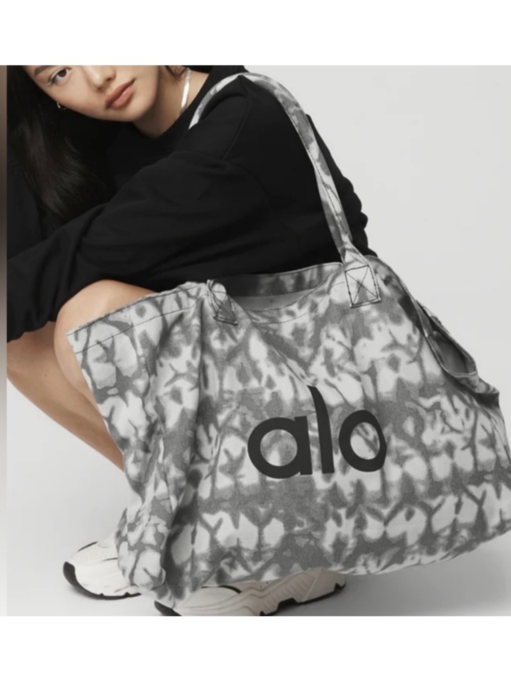 NWT ALO Yoga Gray Tie-Dye Tote Bag Gym Bag Travel Bag Yoga Bag - Picture 4 of 10